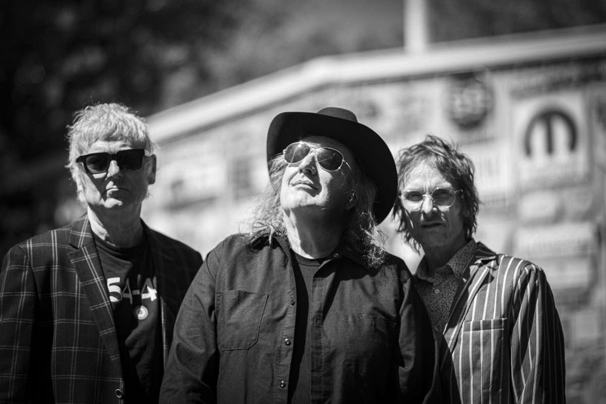 Drivin’ n’ Cryin’ – Crushing Flowers Tour